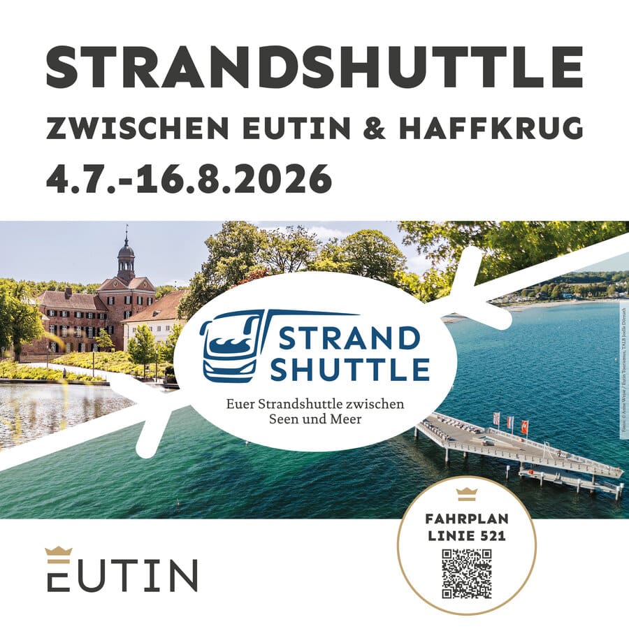 Werbegrafik der Stadt Eutin für den Strandshuttle zwischen Eutin und Haffkrug, Laufzeit 4.7. bis 16.8.2026, mit Blick auf das Eutiner Schloss und die Seebrücke Haffkrug, Strandshuttle-Logo und QR-Code zum Fahrplan der Linie 521